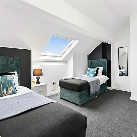 20 Percent Off! Stylish Abode Sleeps 12 * Sheffield