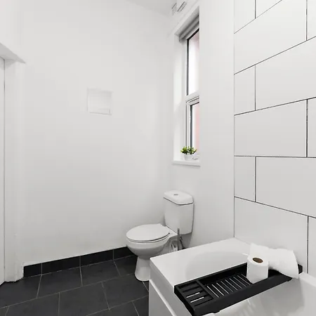 Apartment 20 Percent Off! Stylish Abode Sleeps 12 Sheffield