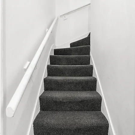20 Percent Off! Stylish Abode Sleeps 12 Apartment Sheffield
