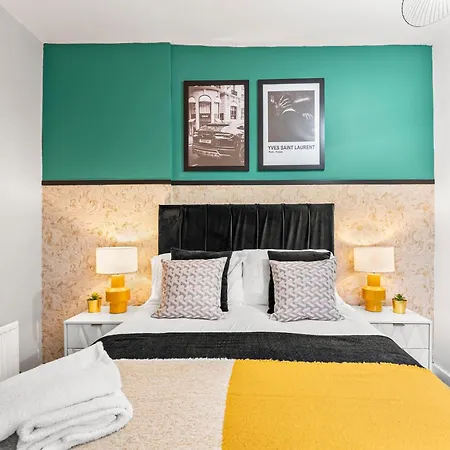 Apartment 20 Percent Off! Stylish Abode Sleeps 12