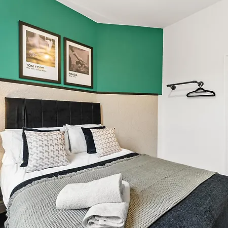 Apartment 20 Percent Off! Stylish Abode Sleeps 12 Sheffield