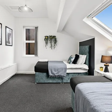 20 Percent Off! Stylish Abode Sleeps 12